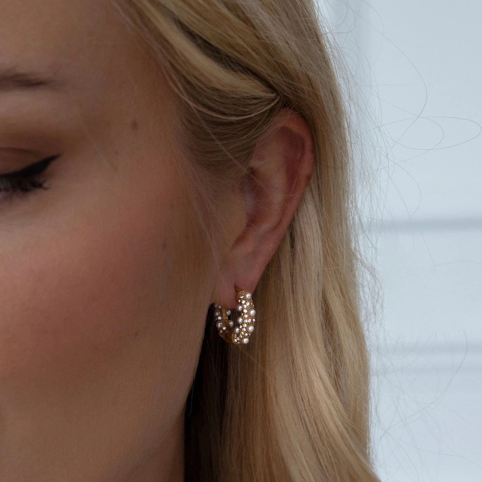 Alice Pearl Hoop Earrings - Image 15