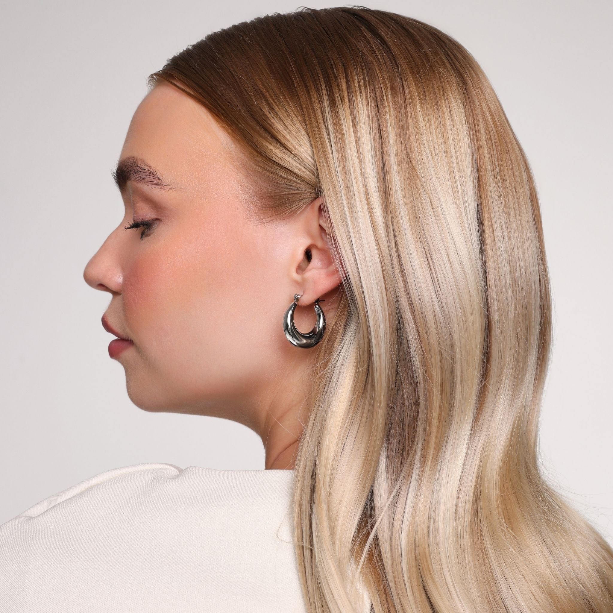 Ana Hoop Earrings - Image 6