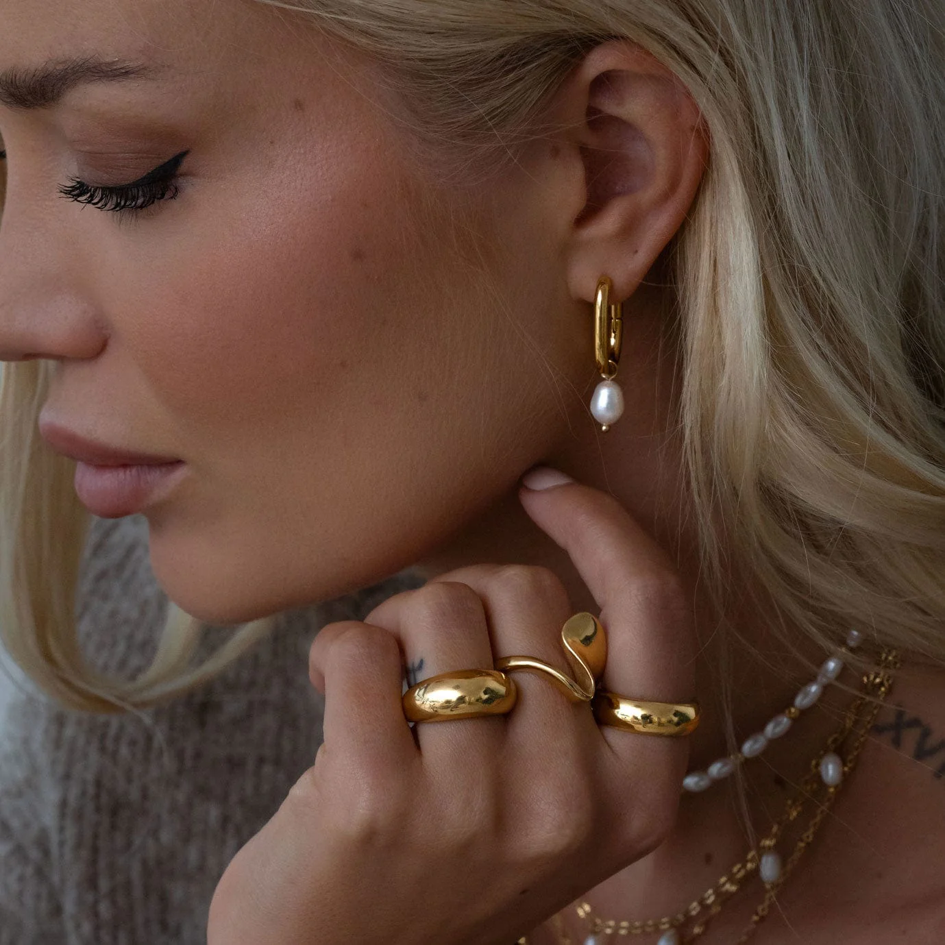 Bora Bora Pearl Hoop Earrings - Image 3