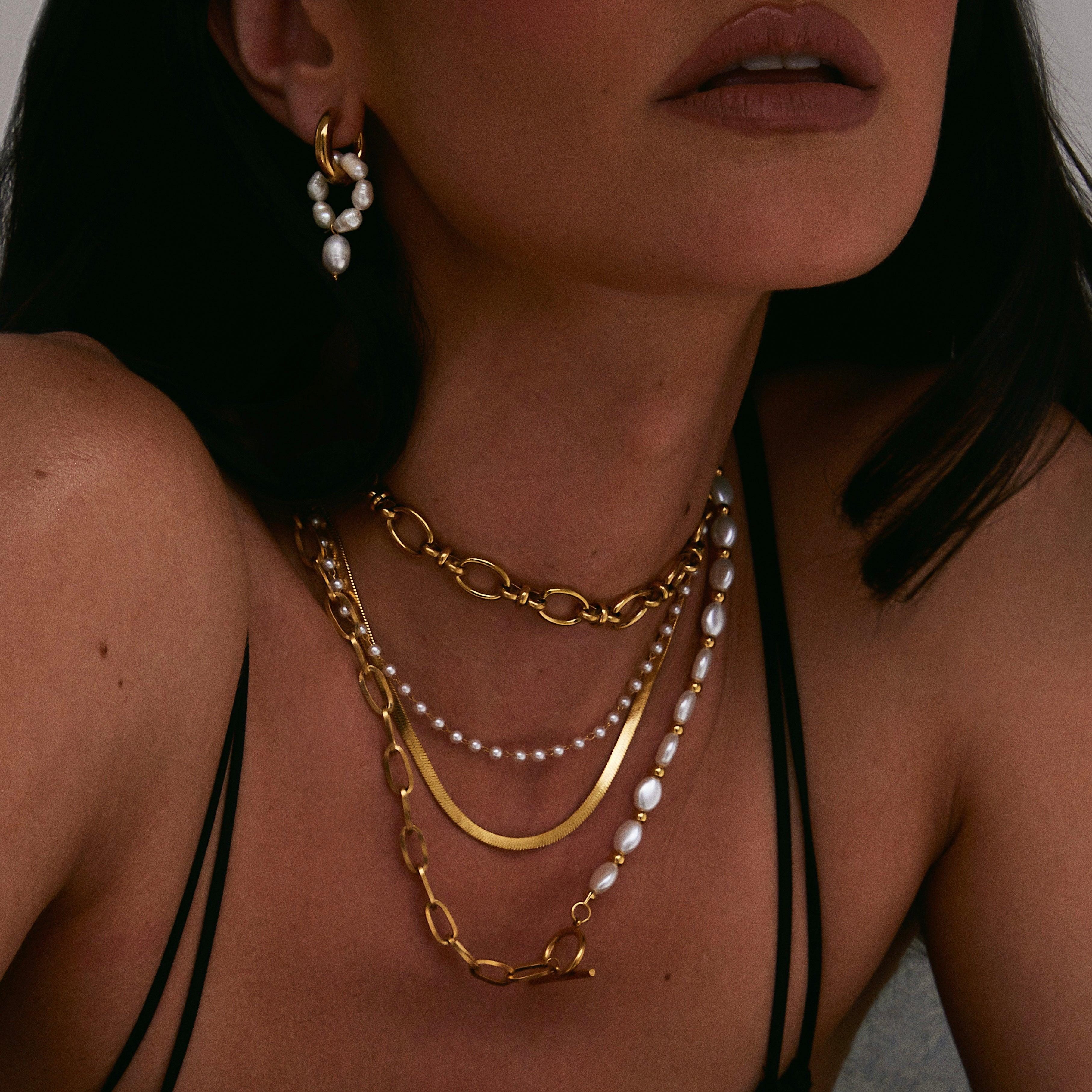 Essence Pearl TBar Necklace - Image 4