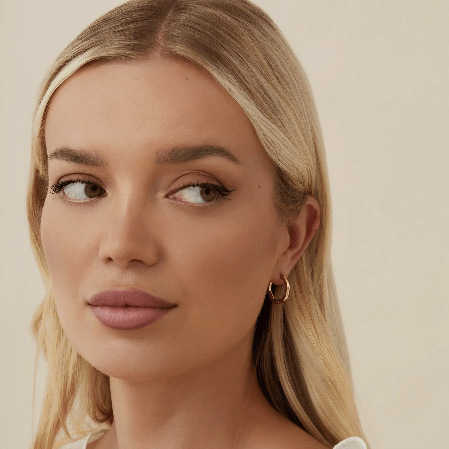 Taylor Hoop Earrings - Image 4
