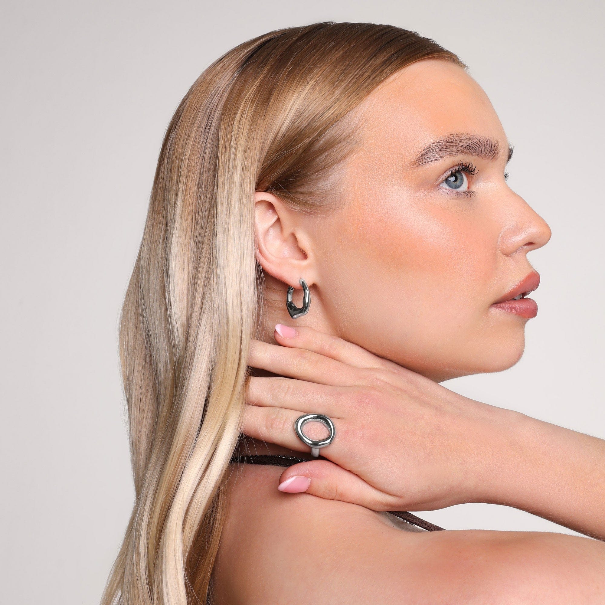 Wonder Hoop Earrings - Image 4